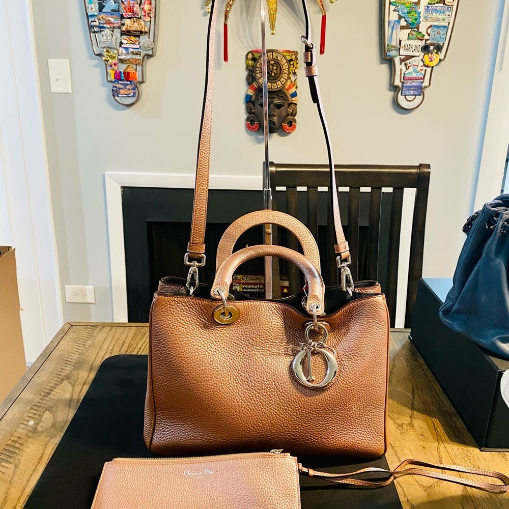 Lady Dior in medium size. Rose gold color. - Picture 2 of 2